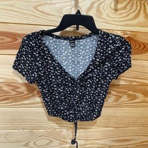 SHEIN Floral Tie in front Crop Top